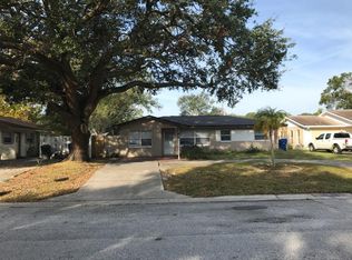 322 Lake Palms Dr, Largo, FL 33771