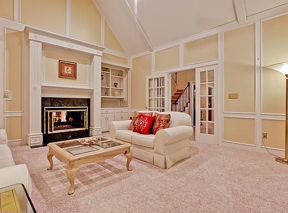 4th image of 4585 Hallmark Dr