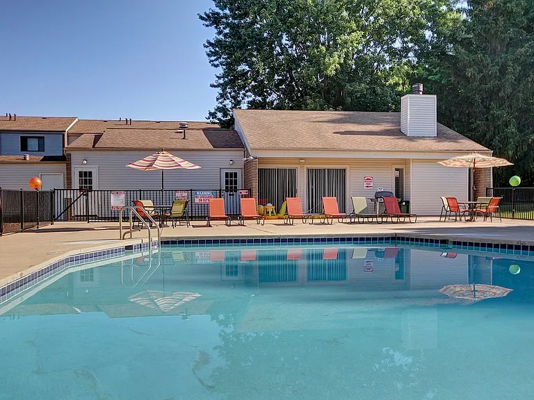Ravenswood — Photo 10