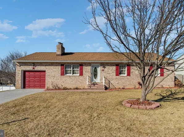 62 Lion Dr, Hanover, PA 17331
