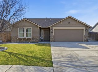 5712 Middle Fork St, Pasco, WA 99301