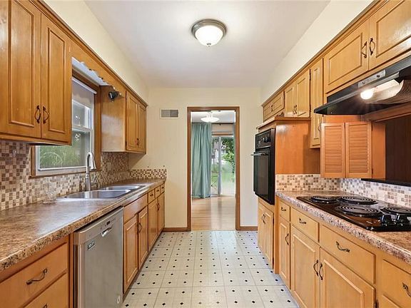 5th image of 206 W 110th St