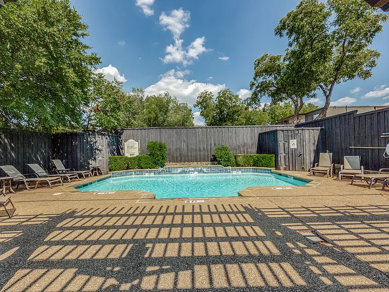 4744 Bradford Dr #B — Photo 15
