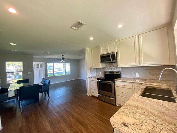 3rd image of 2035 Owens Ave