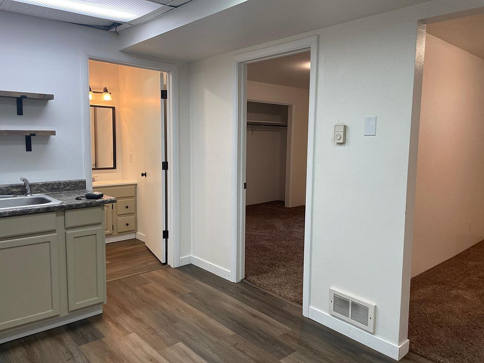 1st image of 431 W 20th St #B