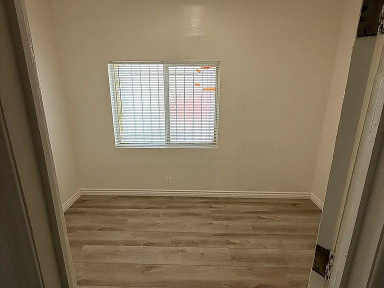 8930 S Vermont Ave — Photo 36
