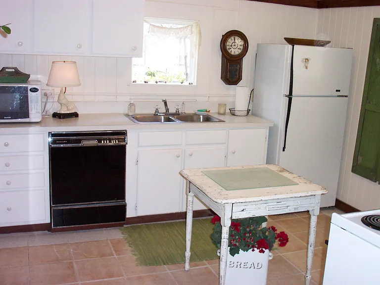 958 Holly Rd — Photo 9