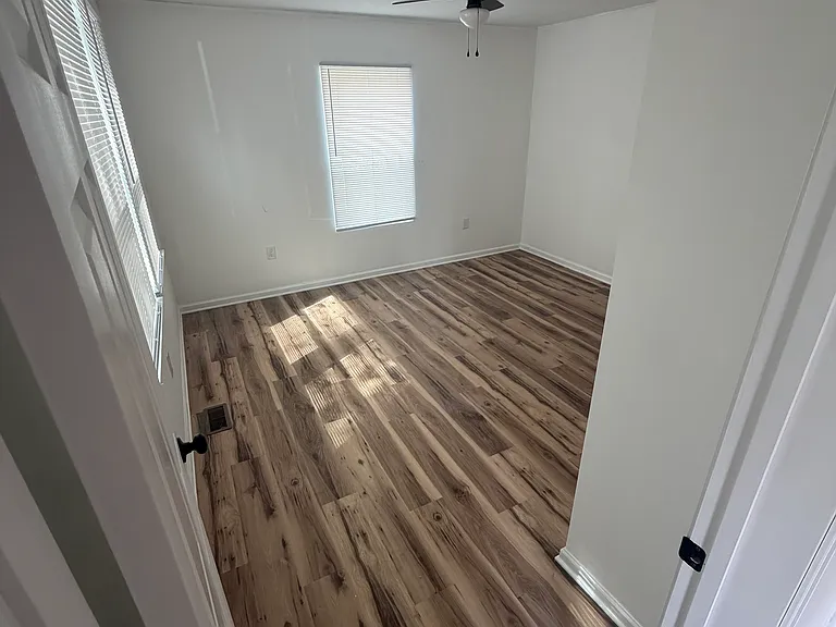 207 Sears St — Photo 3