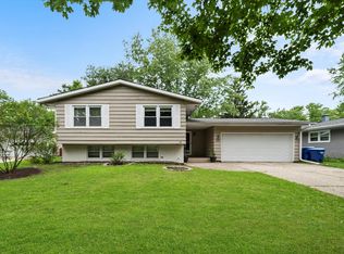 1904 Forrest Blvd, Saint Charles, IL 60174
