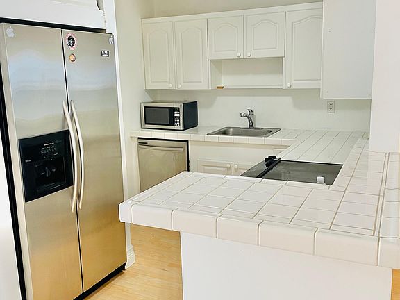5th image of 1441 Lincoln Ct #304
