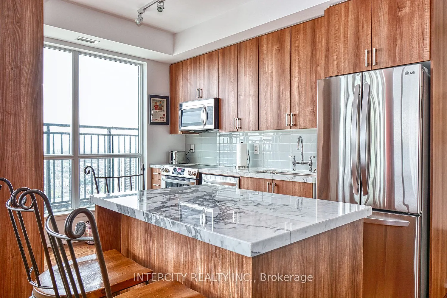 3 bed, $3,500 — Photo 4