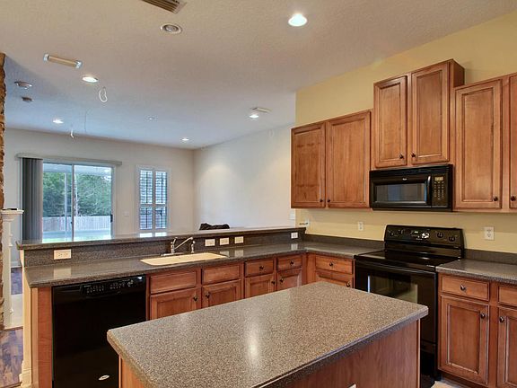 4th image of 668 Martin Lakes Dr E