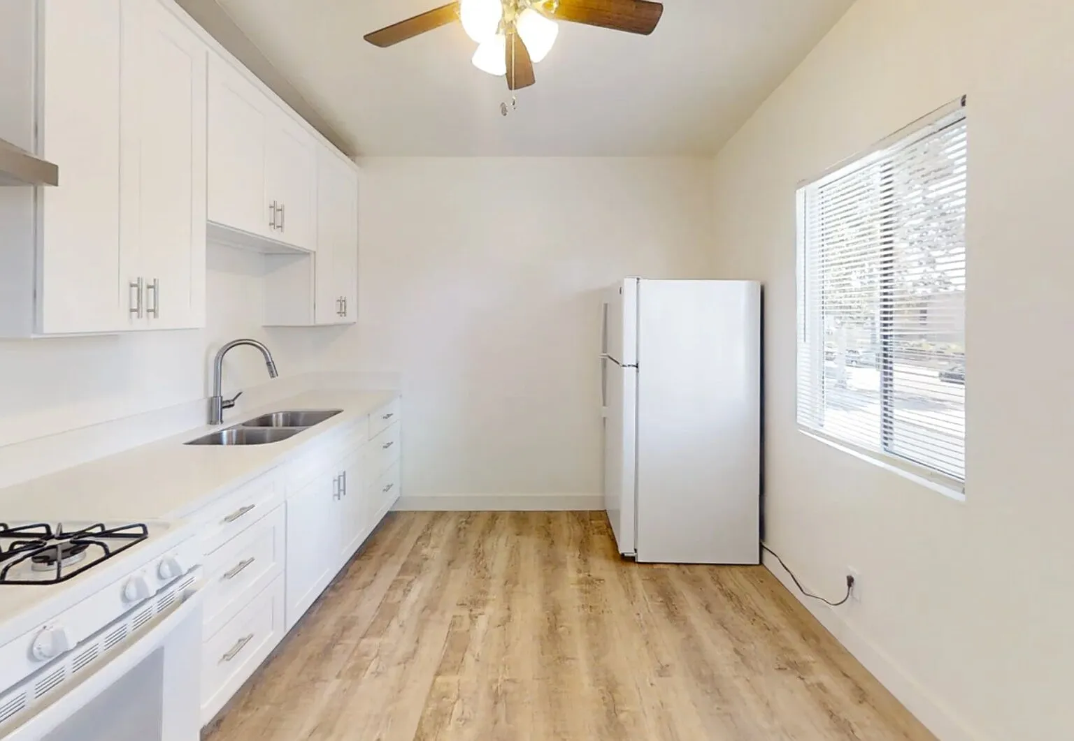 3348 Santa Fe Ave — Photo 3