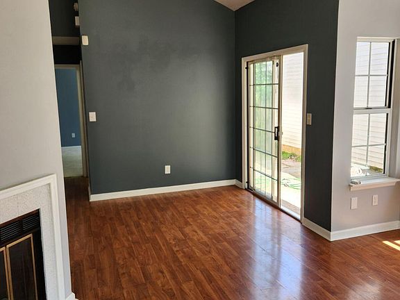 5th image of 404 Chelsea Woods Dr
