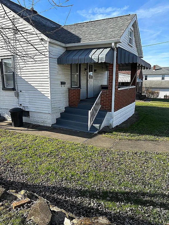 123 River Ave photo 1