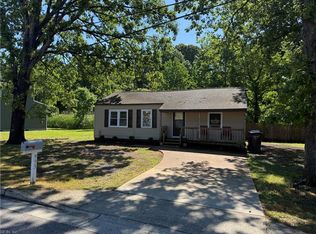 933 Michael Dr, Chesapeake, VA 23323