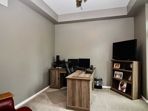 3rd image of 10036 Pembrooke Cir