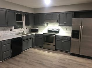 313 Lakeland Dr, Smithville, MO 64089