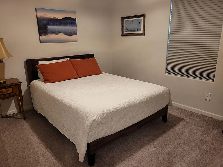 Guest bedroom #1