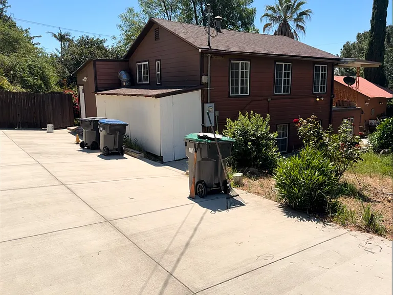 9305 Thompson Ave — Photo 5
