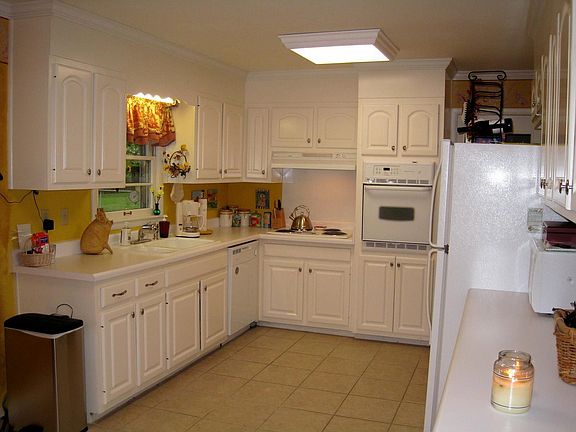 3rd image of 10006 Camille Dr SE