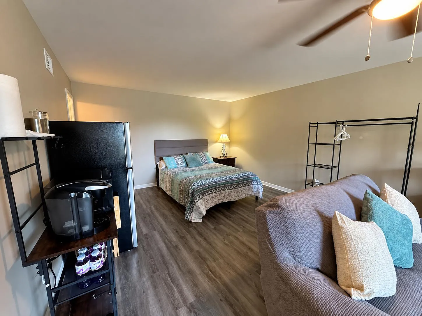 1 bed, 1.0 bath, 2600 sqft, $1,412 — Photo 1