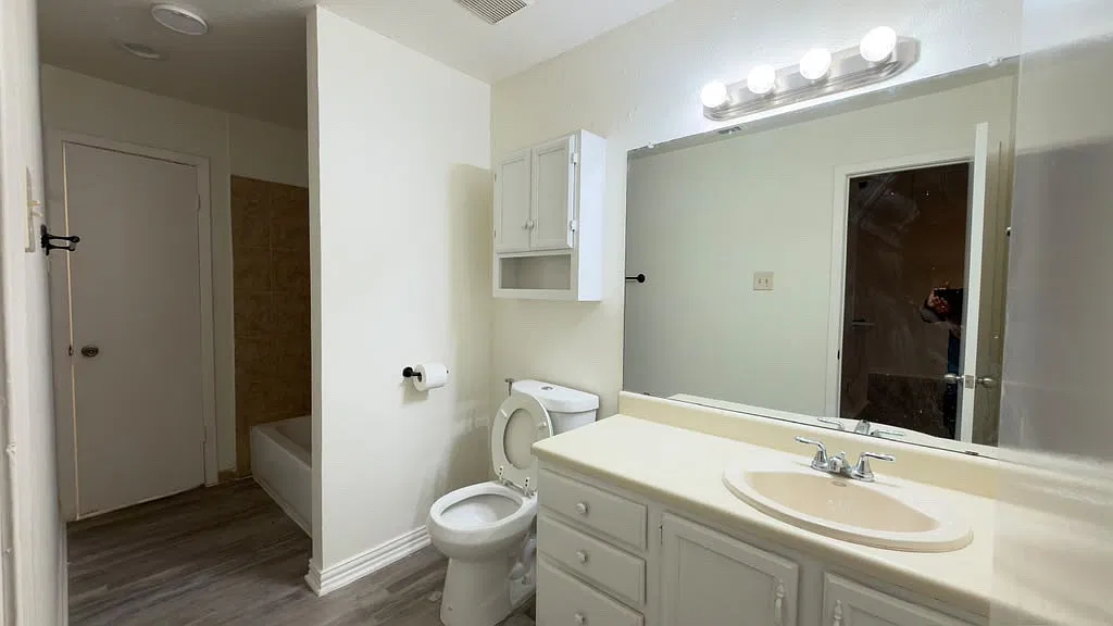 2 bed, 906 sqft, $1,600 — Photo 4