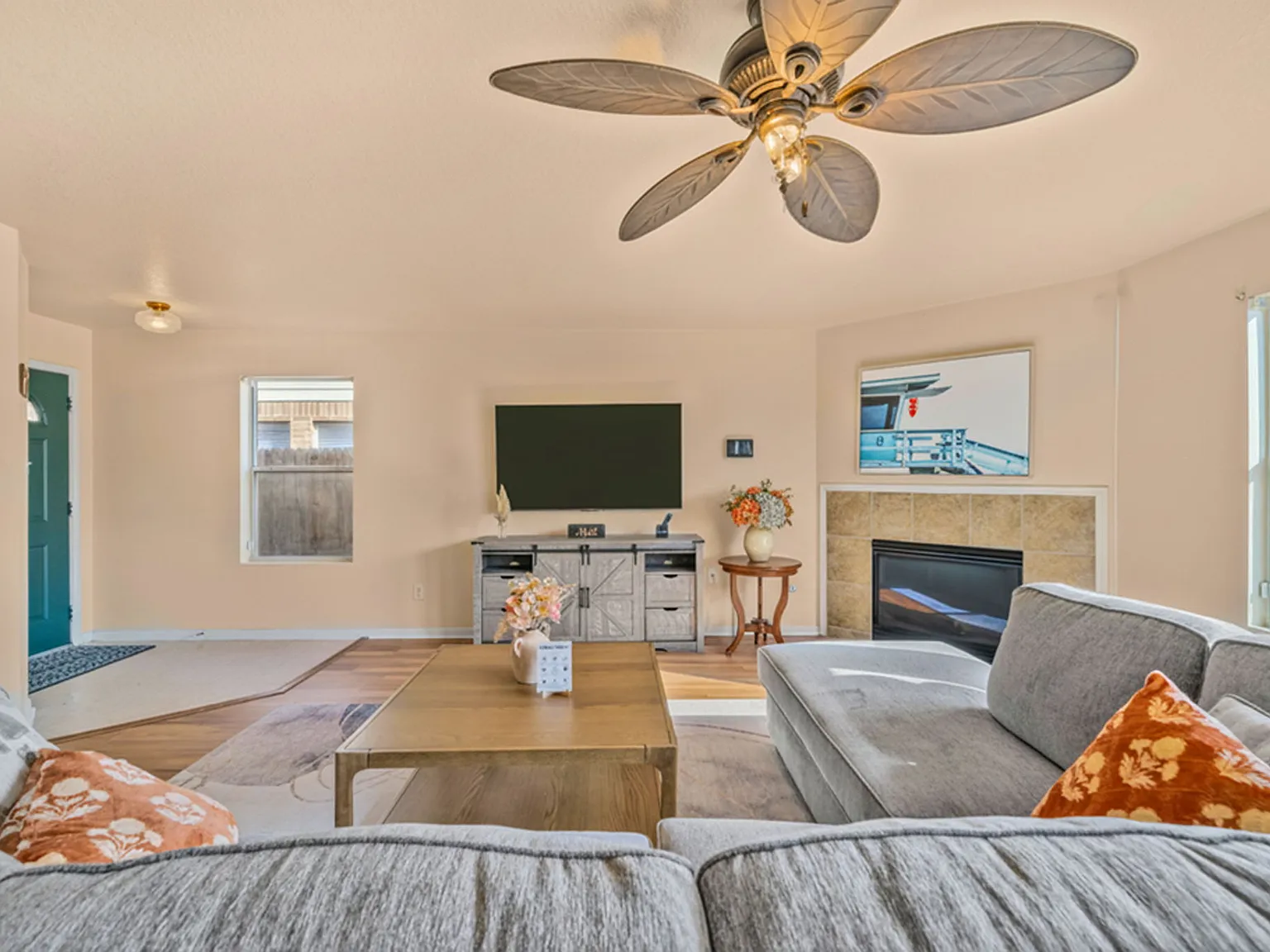 3 bed, 2695 sqft, $850 — Photo 3
