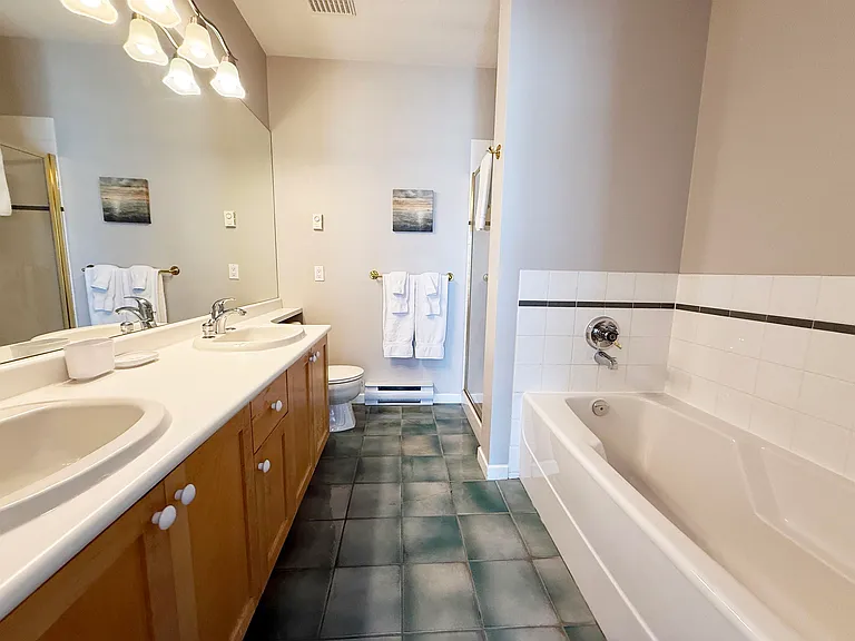 1990 E Kent Ave #403 — Photo 25