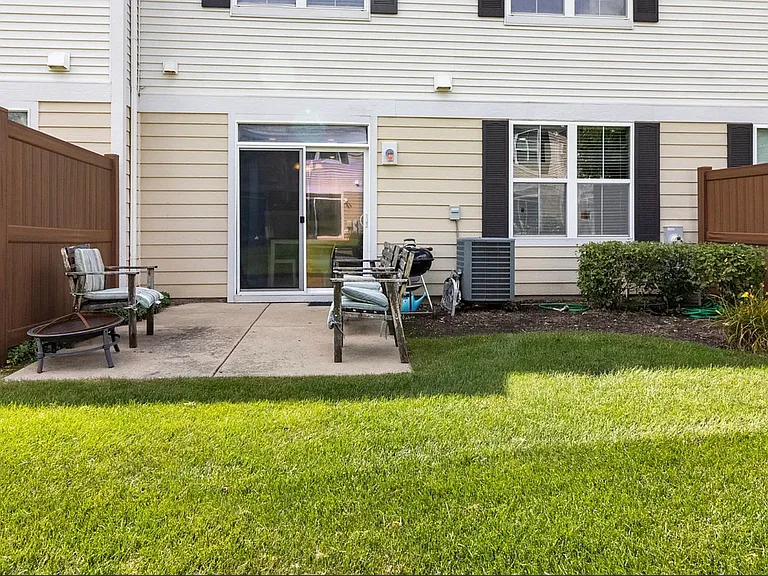 433 Acushnet St — Photo 22