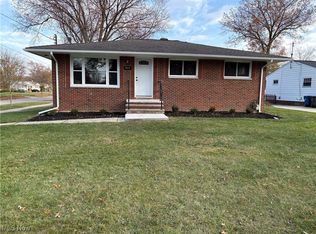 3517 Walter Rd, North Olmsted, OH 44070
