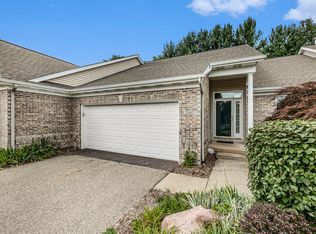 2043 Krislin St NE, Grand Rapids, MI 49505