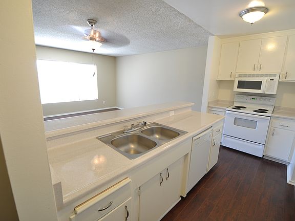4th image of 4414 Woodman Ave #18458899