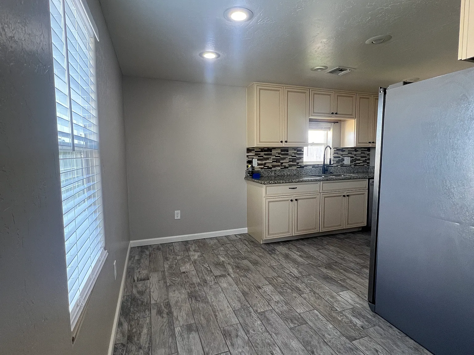 2 bed, 900 sqft, $1,600 — Photo 4