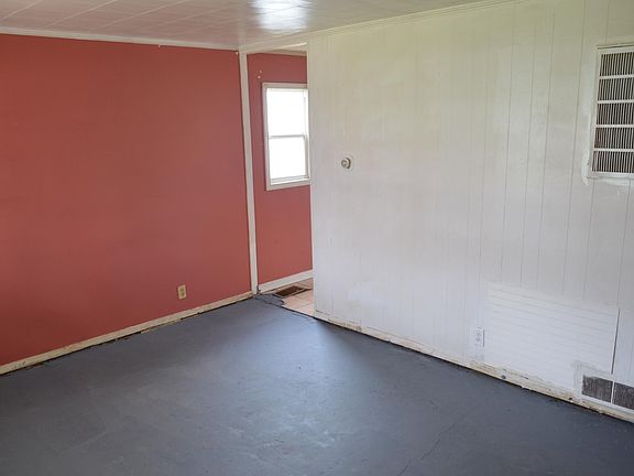 5th image of 1116 E 13th St