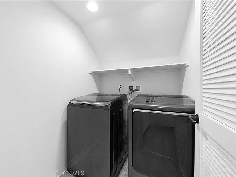 117 Henson — Photo 19