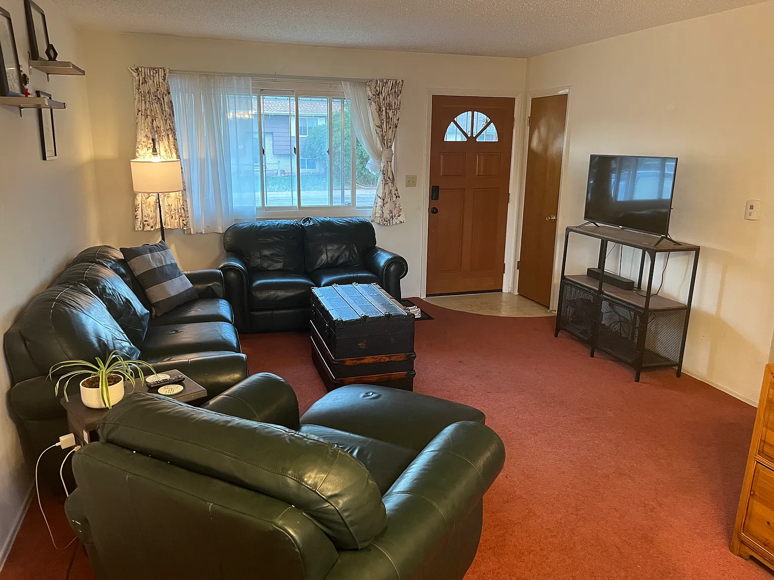 3 bed, 1800 sqft, $2,300 — Photo 4