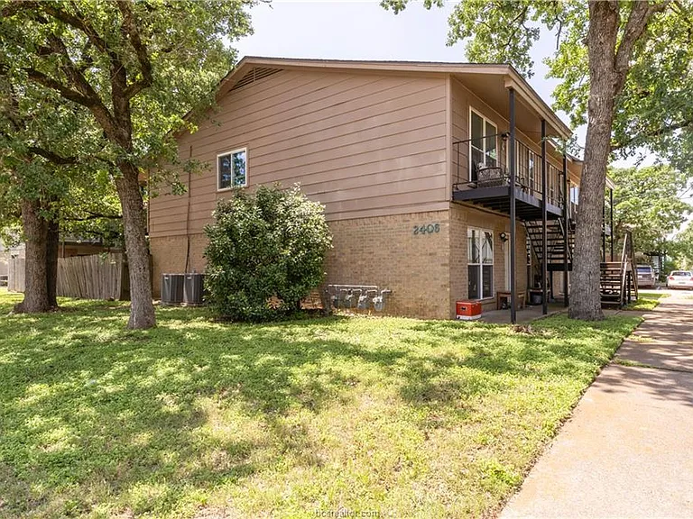 2406 Bandera Dr — Photo 15