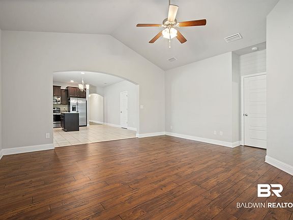 3rd image of 6343 McMurray Pl S