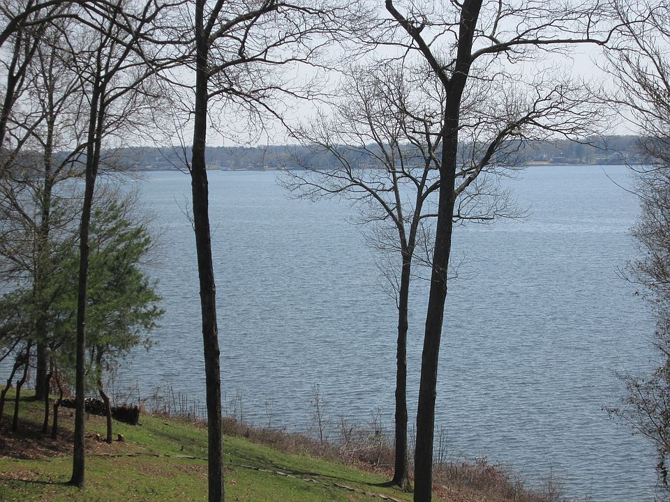 2nd image of 212 River Point Rd