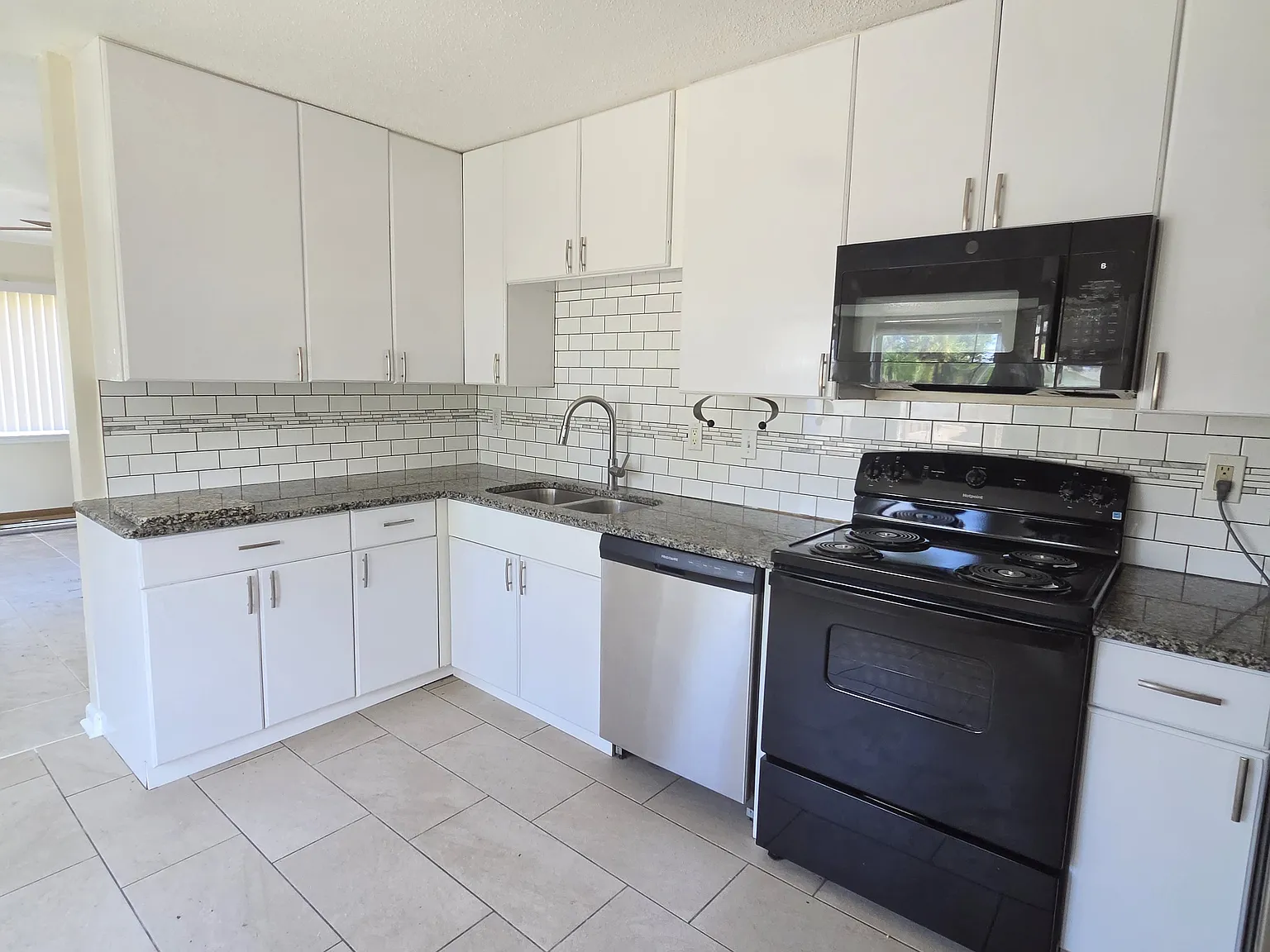 3 bed, 1100 sqft, $2,000 — Photo 2