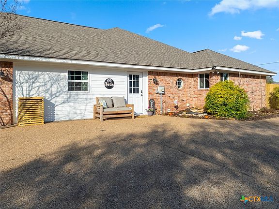3rd image of 627 Wheatland Dr
