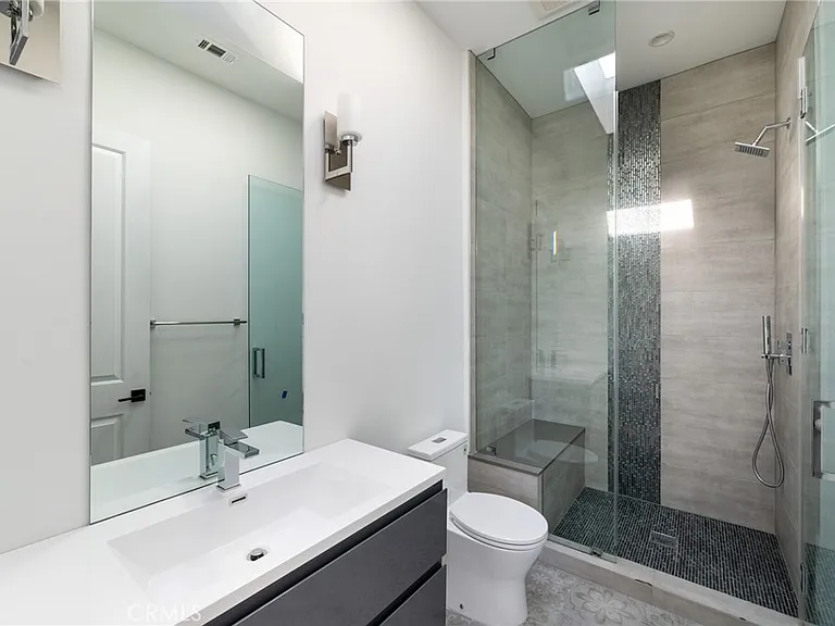 1805 S Longwood Ave — Photo 16