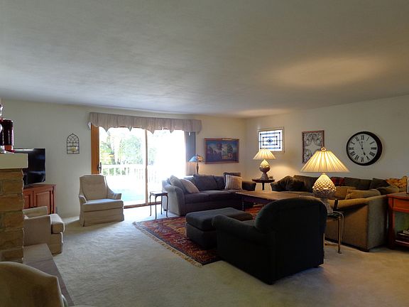 5th image of 229 Sunset Dr