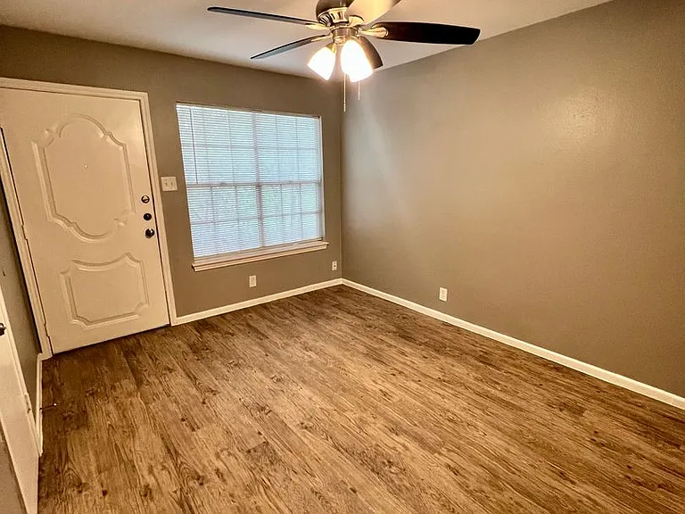 844 E Sunshine Dr #401 — Photo 3