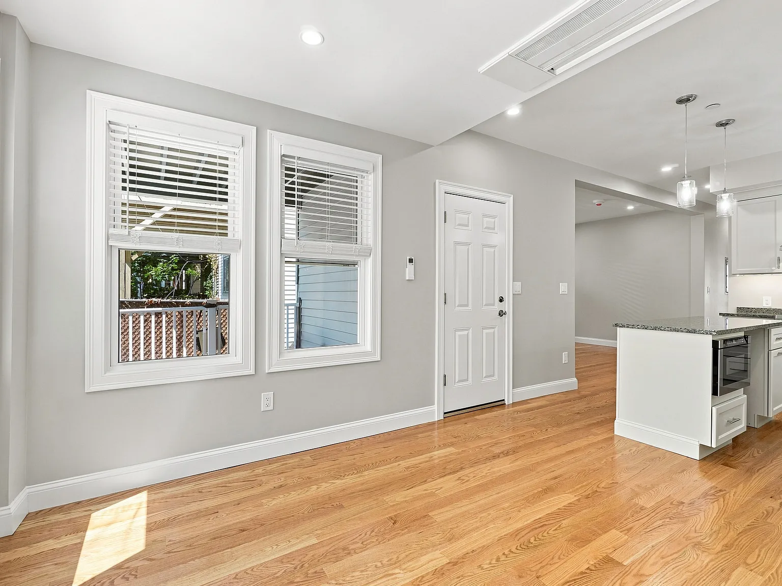 2 bed, 1.5 bath, 1200 sqft, $4,500 — Photo 4
