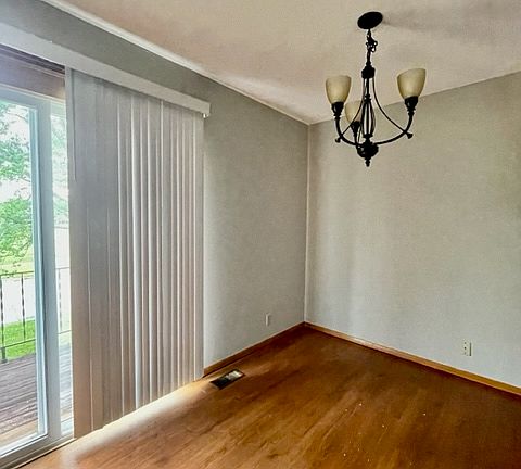 3rd image of 710 Katherine Ave
