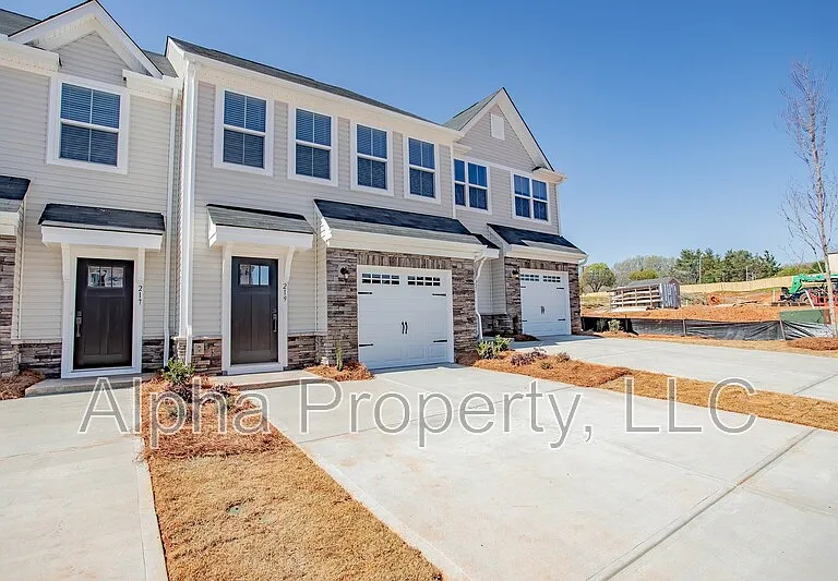 219 Clearwood Dr — Photo 2