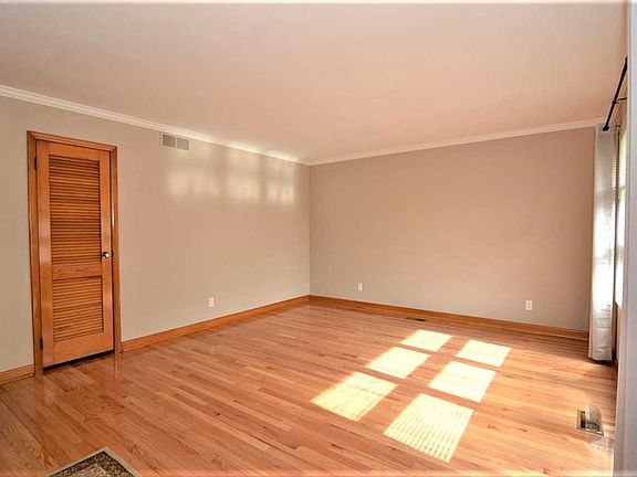 3rd image of 2600 Vista View Dr