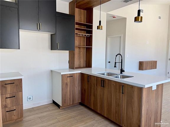 5th image of 1406 S Michigan St #3